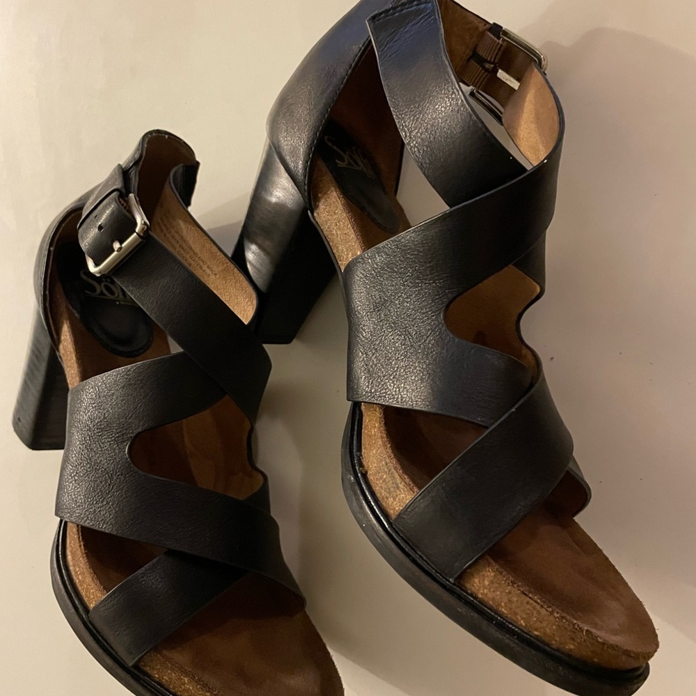 Sofft black chunky stacked heel strappy leather